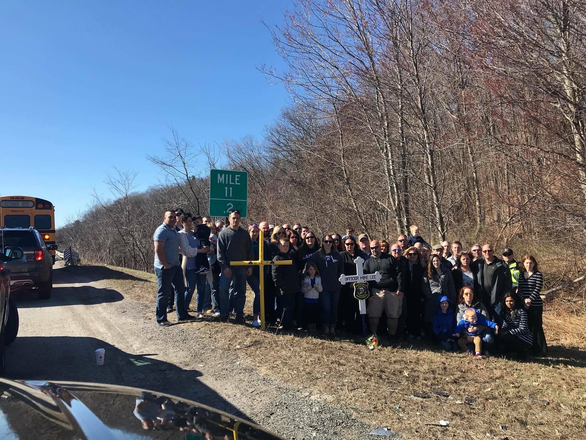 ster Police Remember Officer With Roadside Marker THE LAKE 940