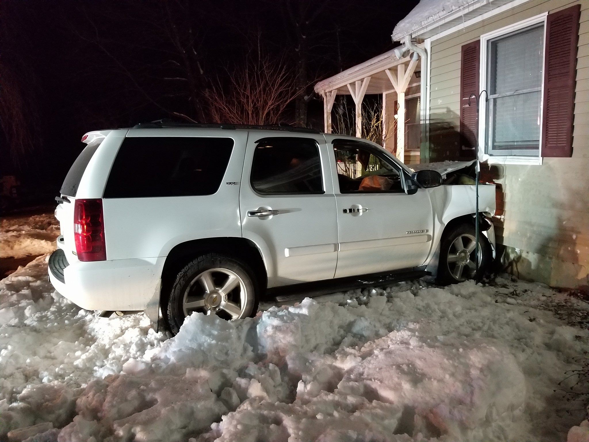SUV Crashes Into Home On Joe Jenny Road In Oxford THE LAKE 940